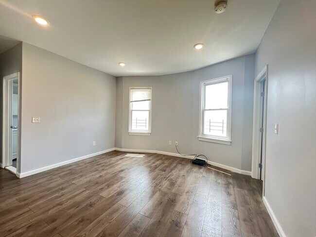 Building Photo - 856 Grove St