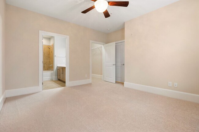 Building Photo - Luxurious 2BR Condo with Fantastic Upgrades!  Pet friendly!