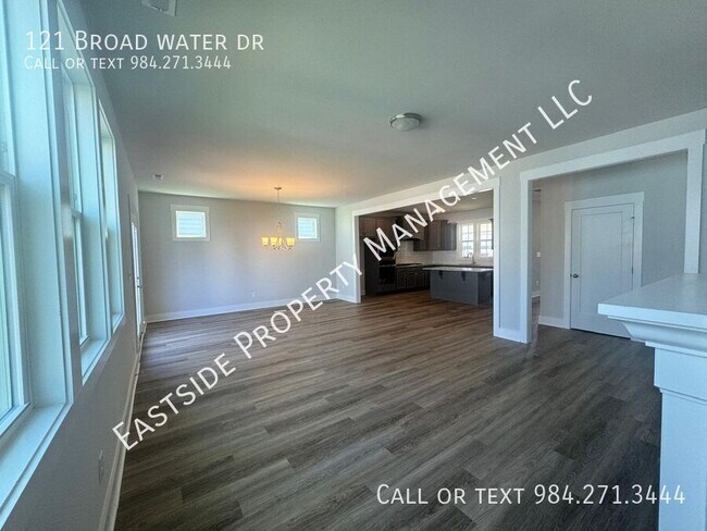 Building Photo - 121 Broadwater Dr