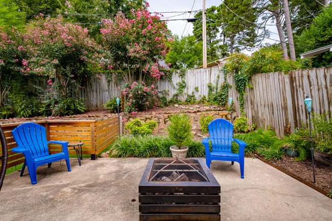 Building Photo - 312 Schoolwood Ln