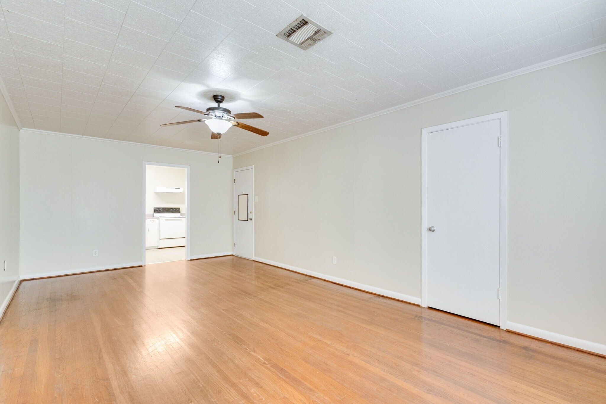 Building Photo - 406 Silkwood St