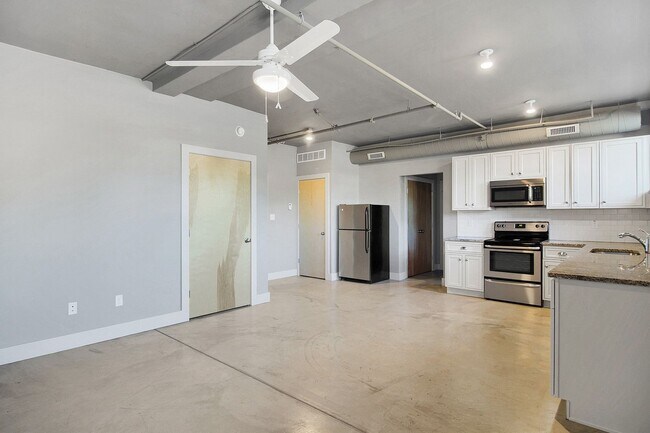 Building Photo - Super Studio Fun-geon