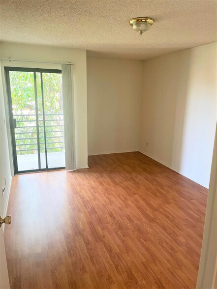 Building Photo - 503 S Adams St