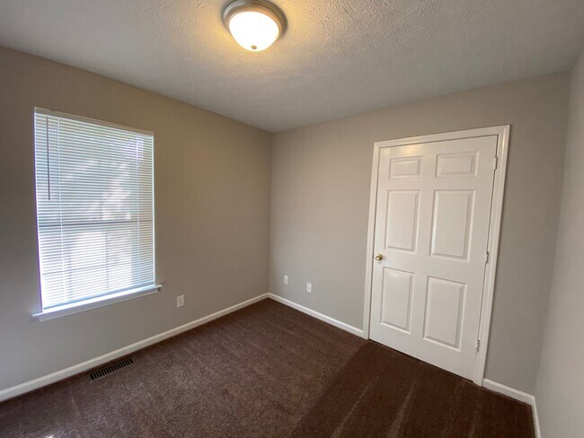 Building Photo - 415 Moonlite Ave
