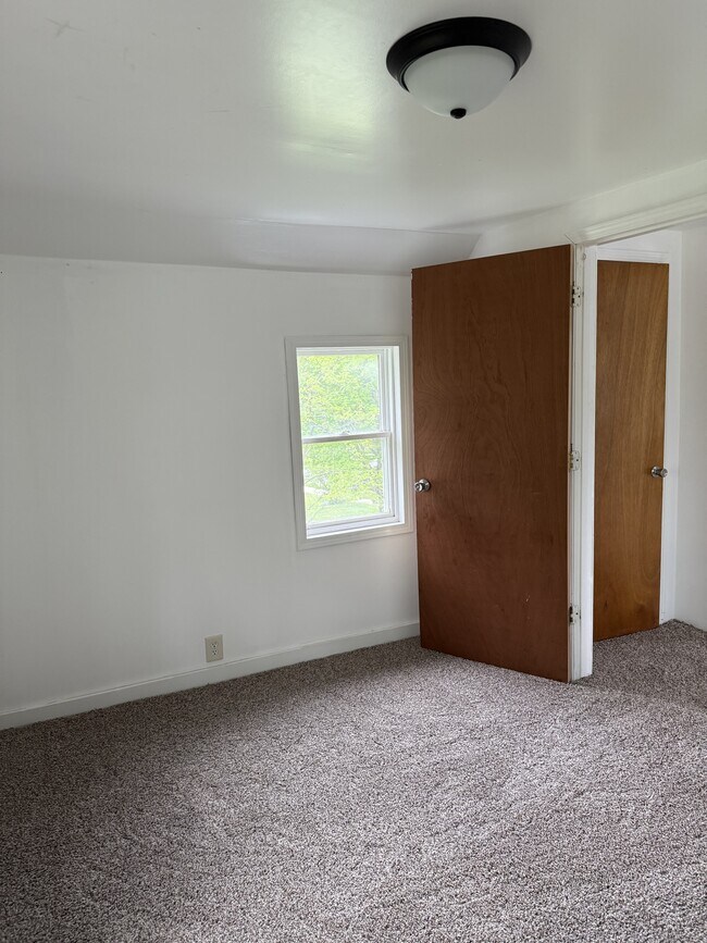 Building Photo - 5009 Hoagland Ave