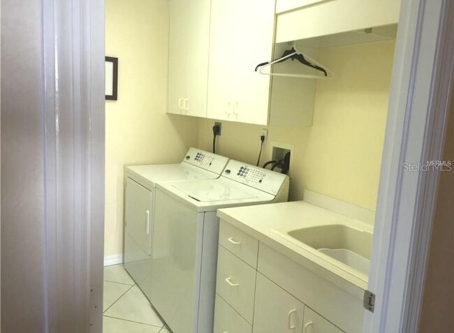 Building Photo - 200 Harbor Walk Dr