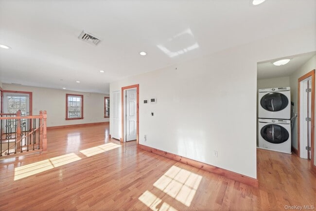 Building Photo - 75 Albany St