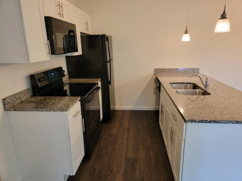 Building Photo - 30 Rollins Ln