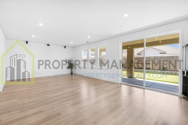 Building Photo - Stunning New 4 Bed / 3 Bath Home | Built i...