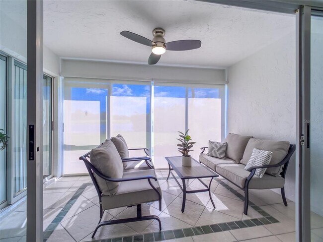 Building Photo - 5204 Wedgewood Ln