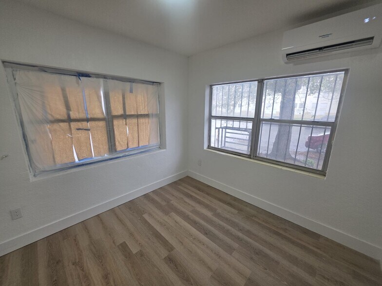 Building Photo - 5900 NE 1st Ave