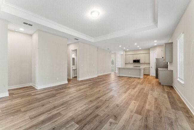 Building Photo - Nice 3/2.5 Bath Home with Bonus Room and 2...
