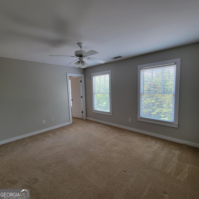 Building Photo - 1111 Surrey Ln