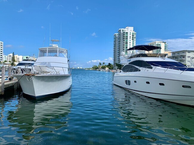 Building Photo - 7900 Harbor Island Dr