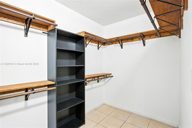 Building Photo - 9802 Hammocks Blvd