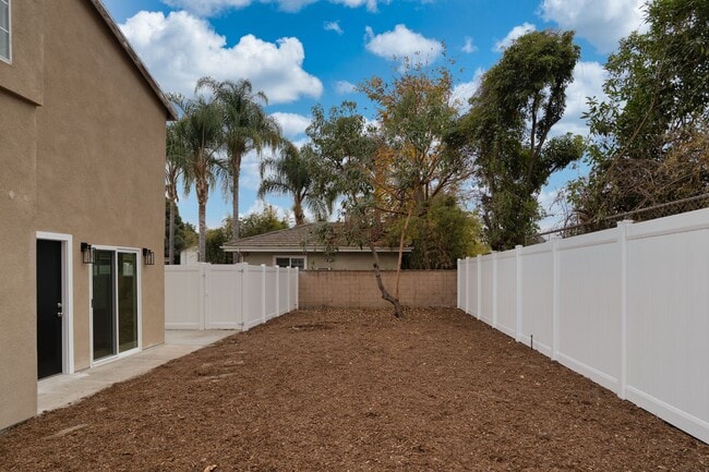 Building Photo - BEAUTIFULLY RENOVATED 2 BEDROOM 2 BATHROOM UNIT IN ARCADIA!!