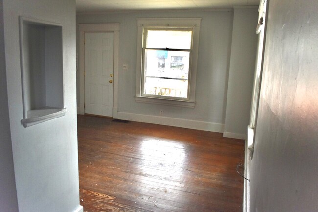 Front Door / Common Area - 175 N Lancaster St