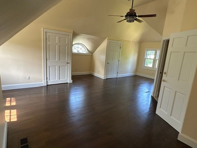 4rth Bedroom Ensuite/ Studio - 6 Sherwood Farms