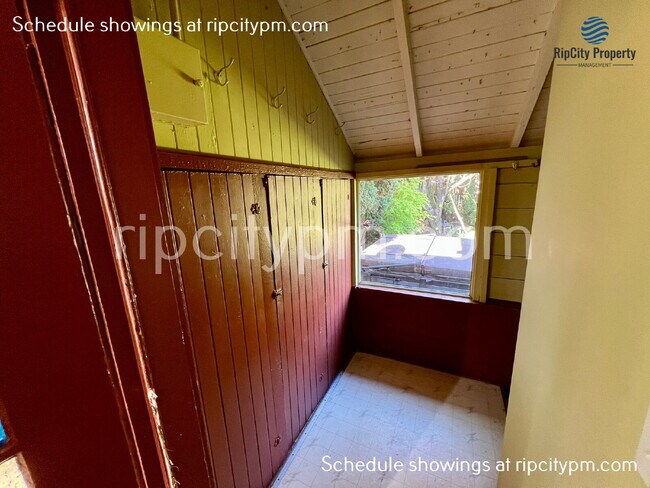 Building Photo - 3125 SE 20th Ave