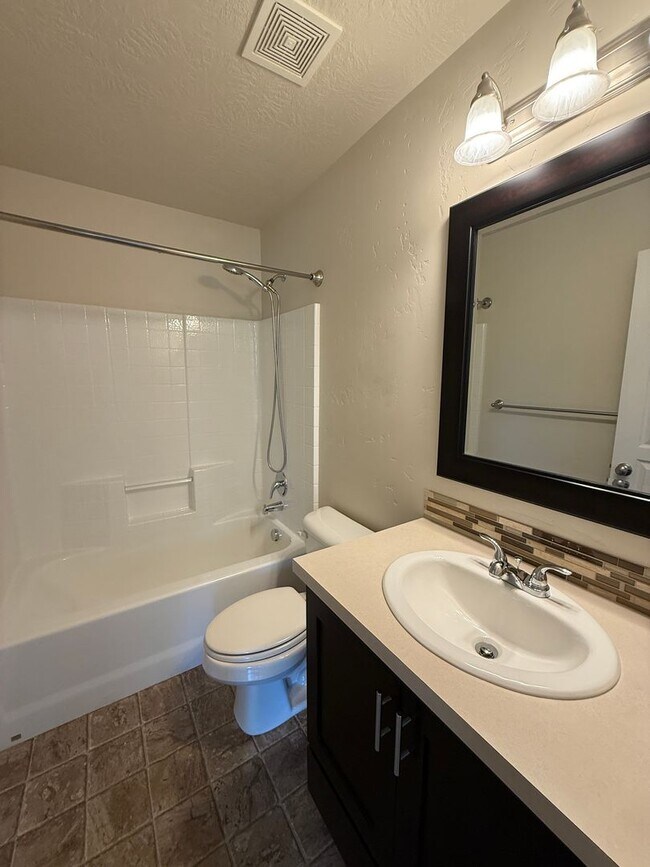 Building Photo - Spacious 3 Bedroom Home with Main-Level Primary Suite in Greenbriar Commons