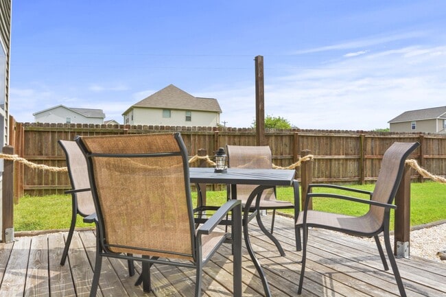 Building Photo - 401 Hope Ct