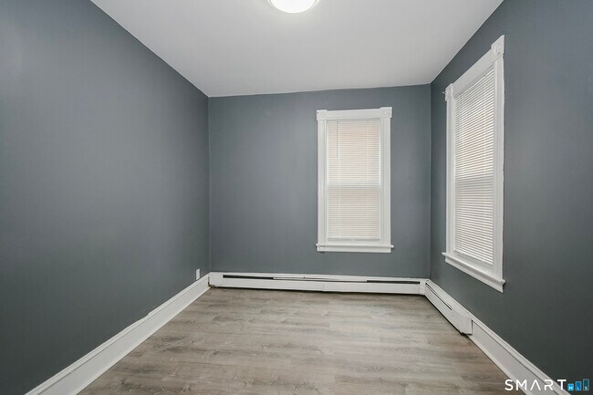 Building Photo - 122 Hungerford St
