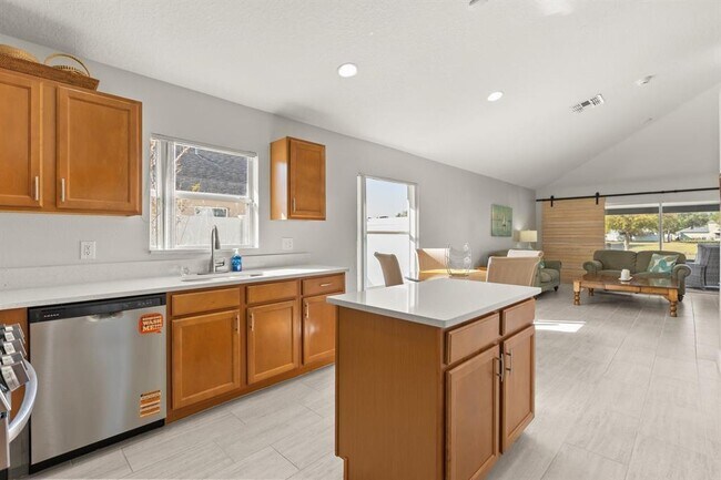 Building Photo - 3050 Mandolin Dr