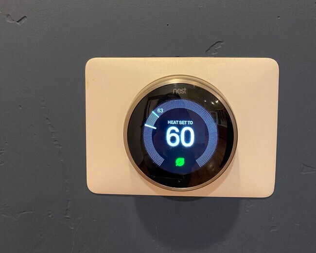 Building Photo - *Unfurnished* Charming, updated and walkable west side 3 BR + den/office