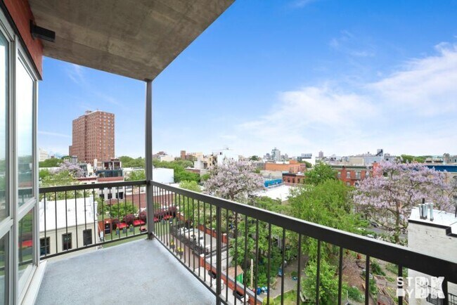 Building Photo - 3 bedroom in BROOKLYNBrooklyn NY 11238