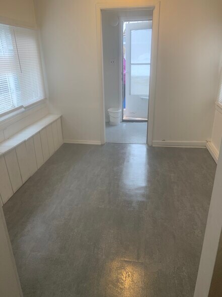 Building Photo - 11055 Chapp Ave