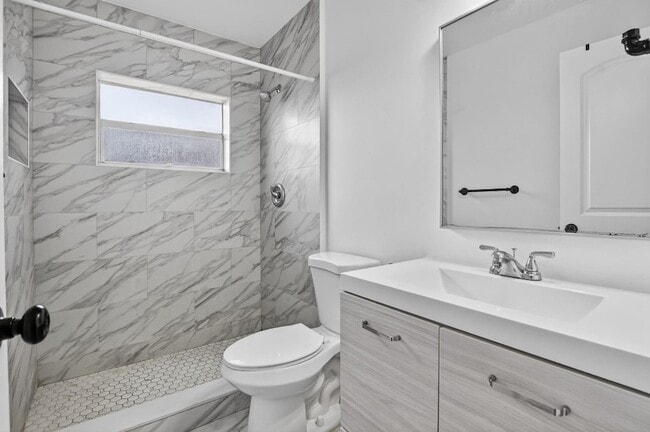 Building Photo - 291 NW 7th Ct