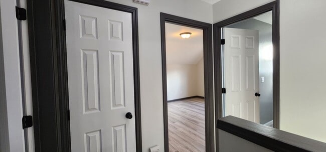 Building Photo - Beautiful 3 Bed, 2 Bath Home w/ Office in ...