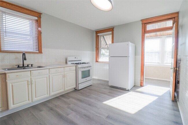 Building Photo - 4932 Loughborough Ave