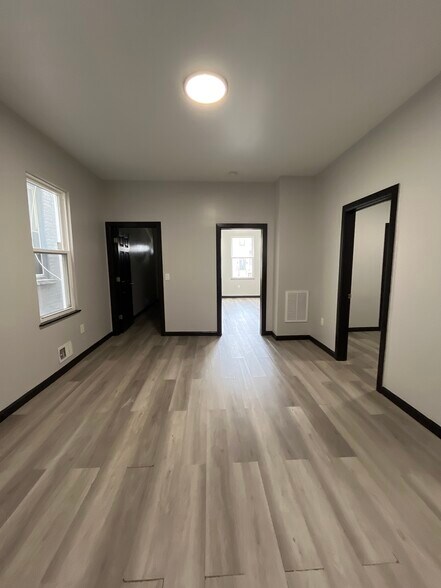 Living room - 82 Orient Ave