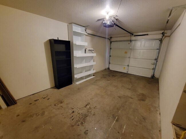 Building Photo - Two Story 3 Bedroom 2 Bath Condo in Chico for Rent!