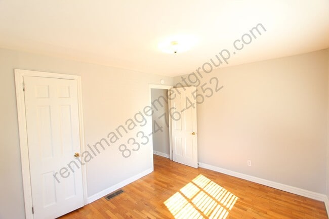 Building Photo - 448 20th Ave S