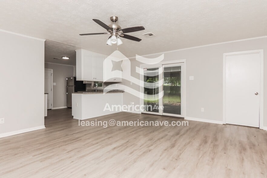 Building Photo - 4747 Falcon Ln