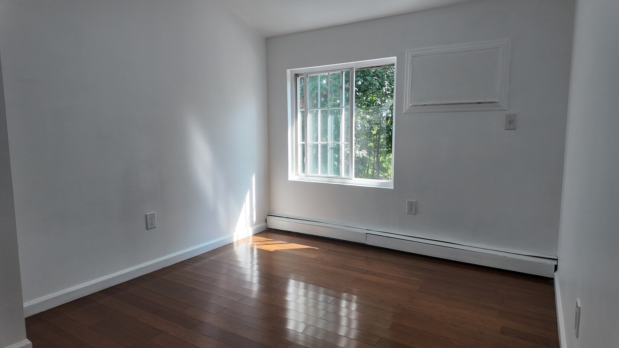 Building Photo - 13930 Laurelton Pky