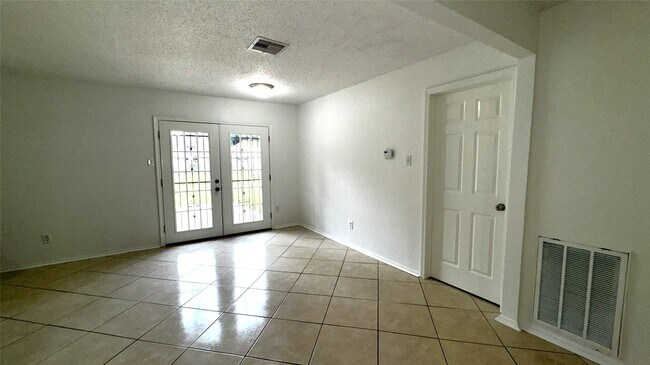 Building Photo - 15138 Old Creek Rd