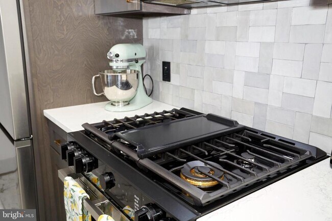 Building Photo - 414 Water St