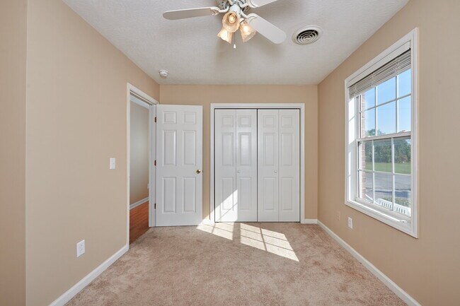 Building Photo - For Rent: 2BR, 1BA condo