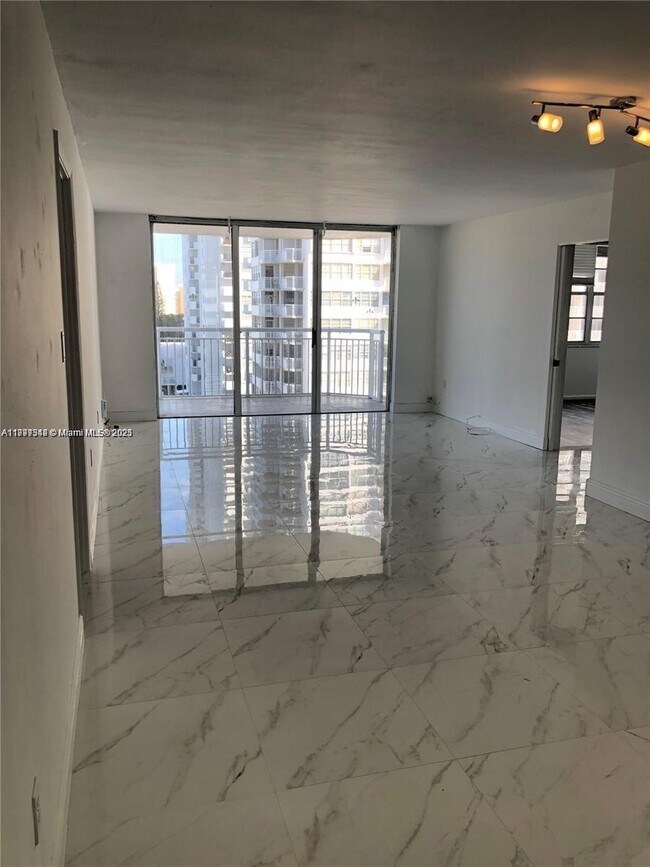 Building Photo - 18021 Biscayne Blvd
