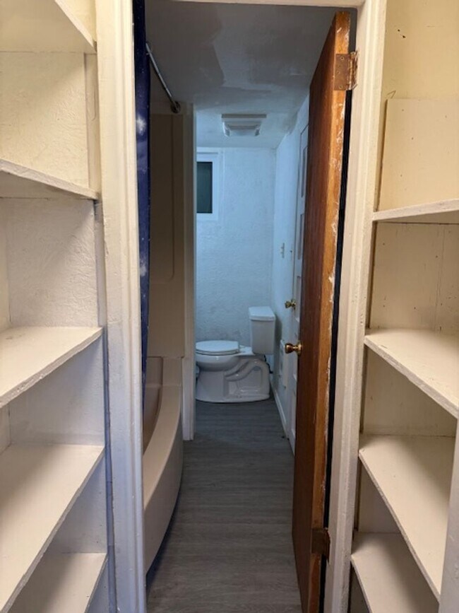 Building Photo - 510 N Collier St