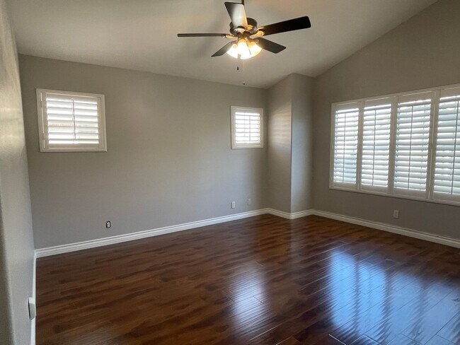 Building Photo - Charming 3 Bedroom 2.5 bath Home in gated community in Thousand Oaks!