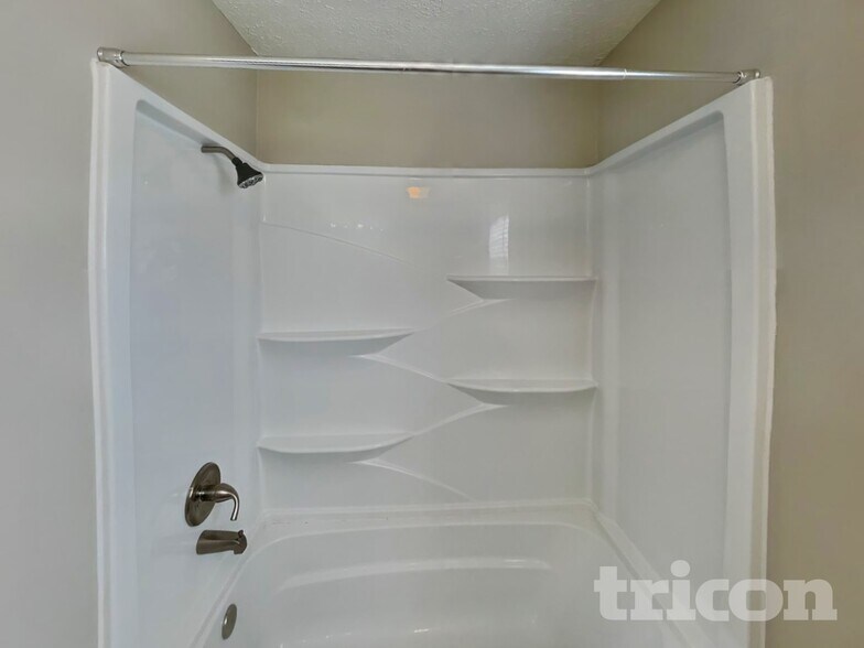 Building Photo - 2773 Riverbend Dr