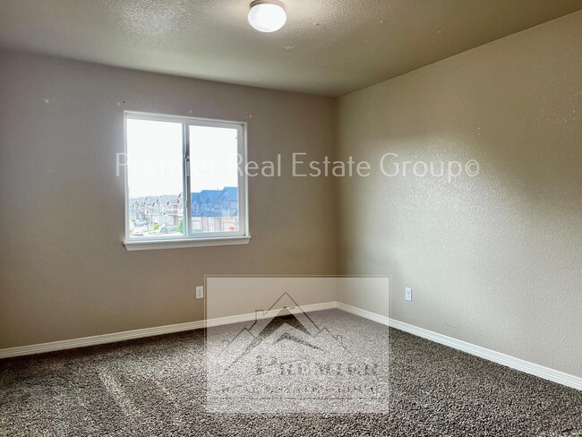 Building Photo - 6118 Journey Dr