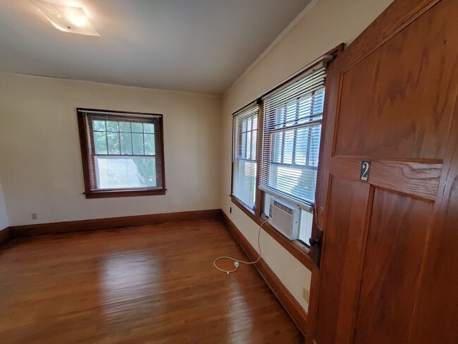 Building Photo - 524 W Seerley Blvd