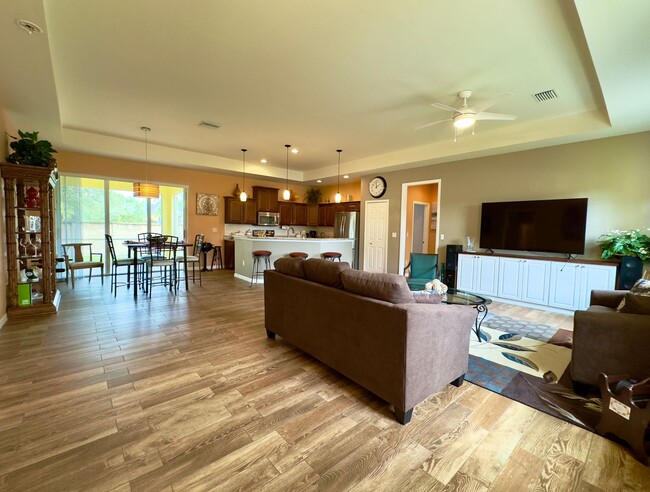 Primary Photo - Furnished 3-Bedroom Retreat with Lanai in ...