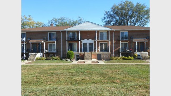Primary Photo - Aston Glen Apartments