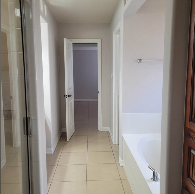 Building Photo - 3611 Spicewood Dr